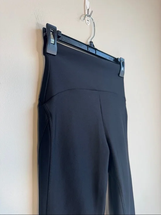 ALO Yoga Airlift High-Waist Mesh Infatuation Legging in Black - S - Picture 5 of 7